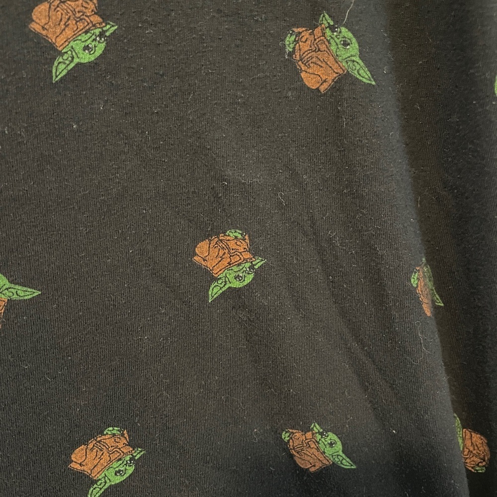 Fifth Sun Star Wars Black Tee with Yoda Accents size XL
